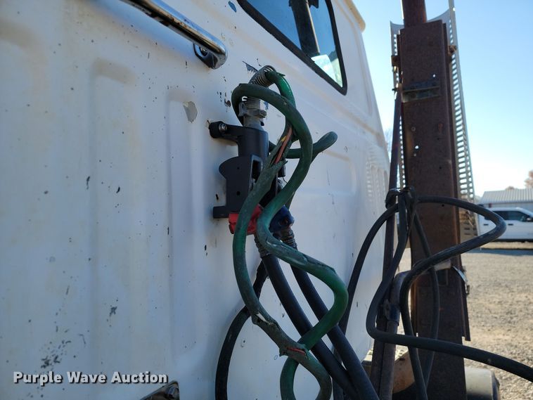 image for item LD9050 1993 WhiteGMC WGM  semi truck