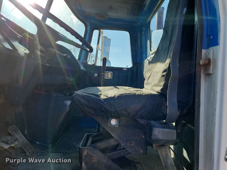 image for item LD9050 1993 WhiteGMC WGM  semi truck