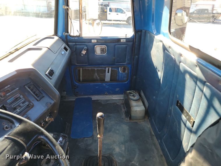 image for item LD9050 1993 WhiteGMC WGM  semi truck