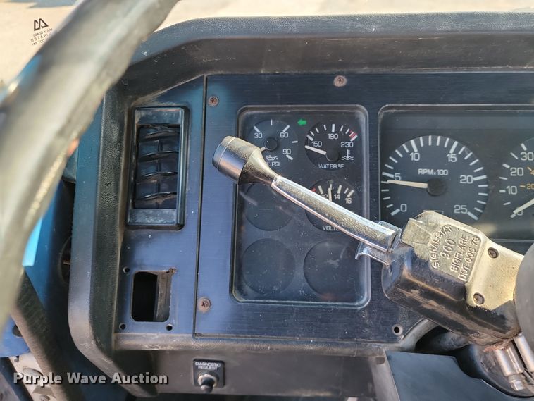 image for item LD9050 1993 WhiteGMC WGM  semi truck