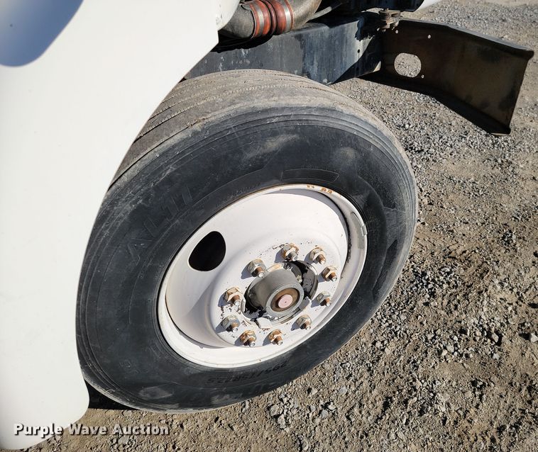 image for item LD9050 1993 WhiteGMC WGM  semi truck