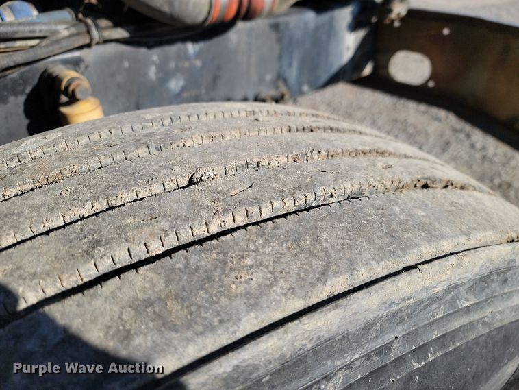 image for item LD9050 1993 WhiteGMC WGM  semi truck