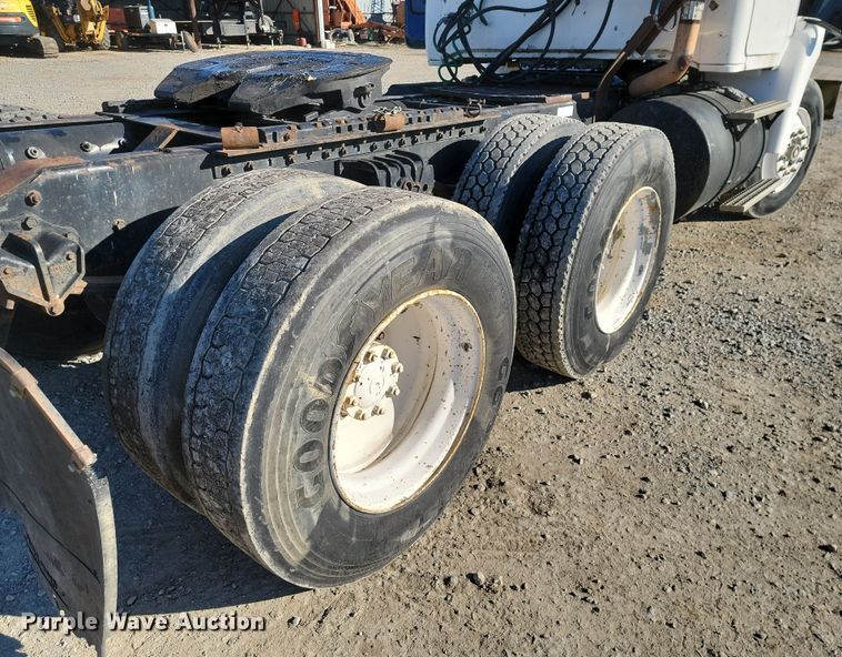 image for item LD9050 1993 WhiteGMC WGM  semi truck