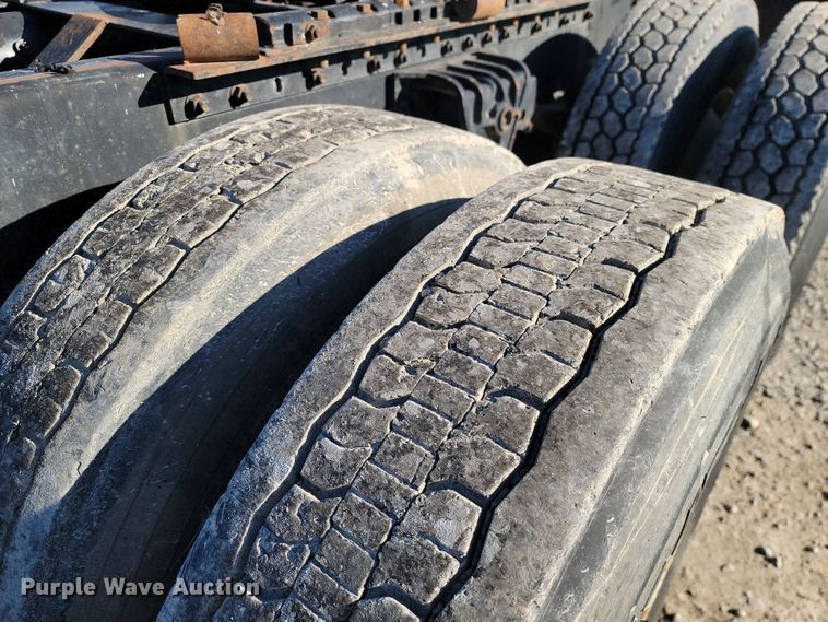 image for item LD9050 1993 WhiteGMC WGM  semi truck