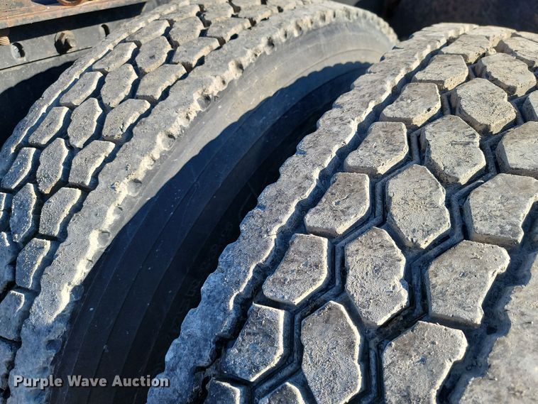 image for item LD9050 1993 WhiteGMC WGM  semi truck