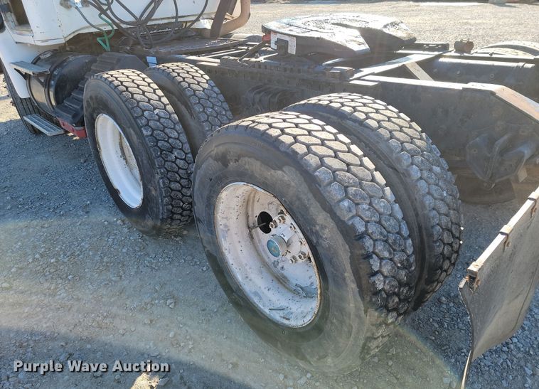 image for item LD9050 1993 WhiteGMC WGM  semi truck