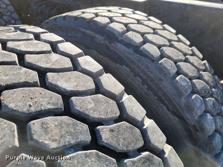 image for item LD9050 1993 WhiteGMC WGM  semi truck