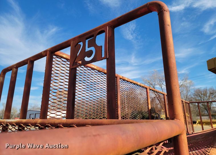 image for item LD9065 1981 Nabor SE  skid trailer