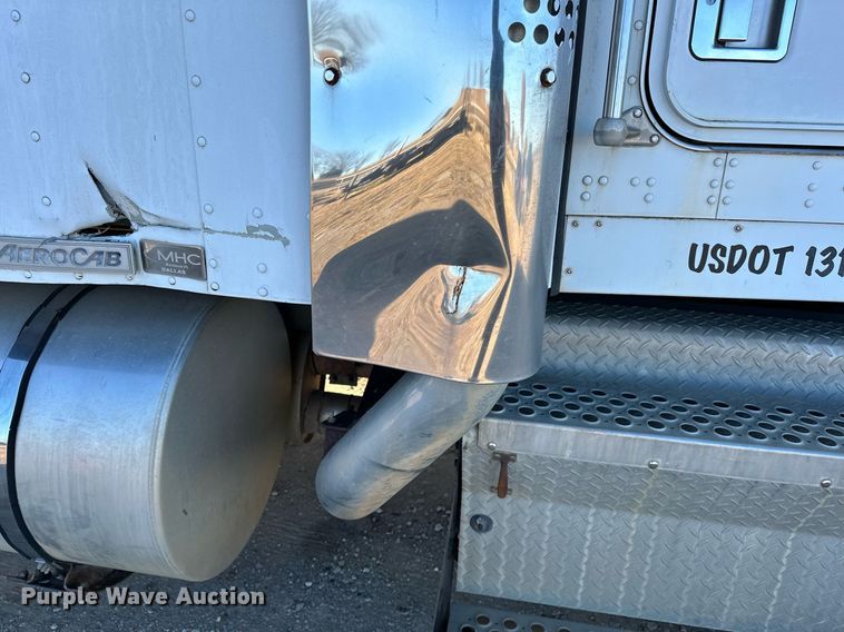 2001 Kenworth T880 semi truck in Ochelata, OK Item LD9070 for sale