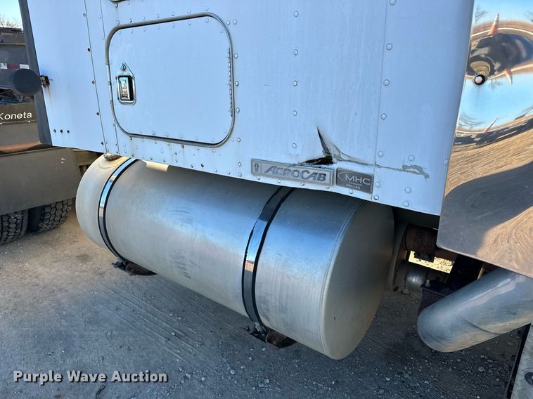 2001 Kenworth T880 semi truck in Ochelata, OK Item LD9070 for sale