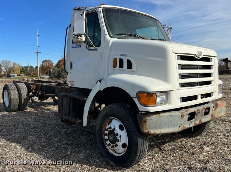 image for item LD9838 1998 Ford L8000  truck cab and chassis