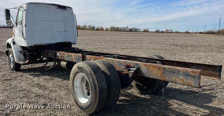 image for item LD9838 1998 Ford L8000  truck cab and chassis