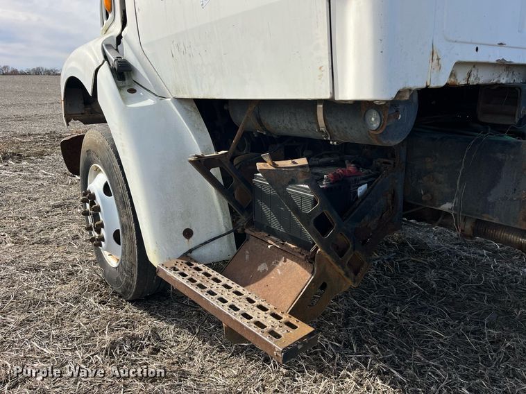 image for item LD9838 1998 Ford L8000  truck cab and chassis