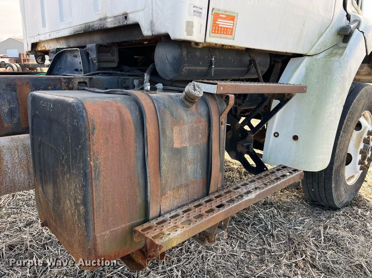 image for item LD9838 1998 Ford L8000  truck cab and chassis