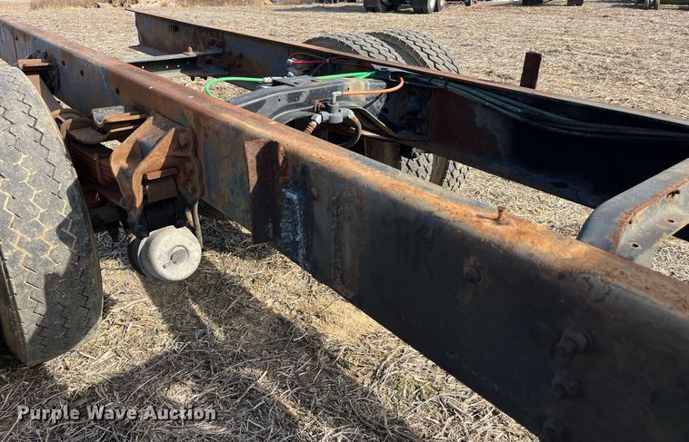 image for item LD9838 1998 Ford L8000  truck cab and chassis