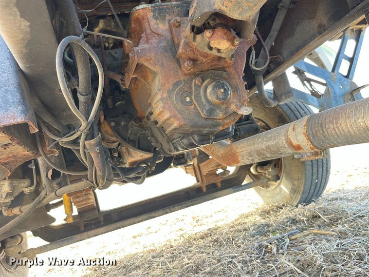 image for item LD9838 1998 Ford L8000  truck cab and chassis