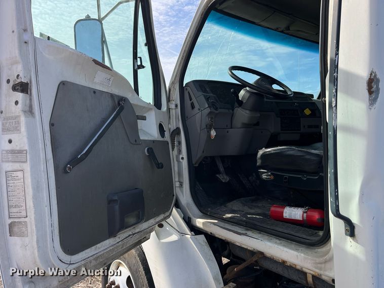 image for item LD9838 1998 Ford L8000  truck cab and chassis