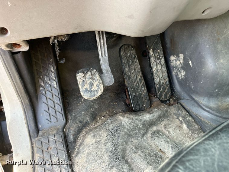 image for item LD9838 1998 Ford L8000  truck cab and chassis