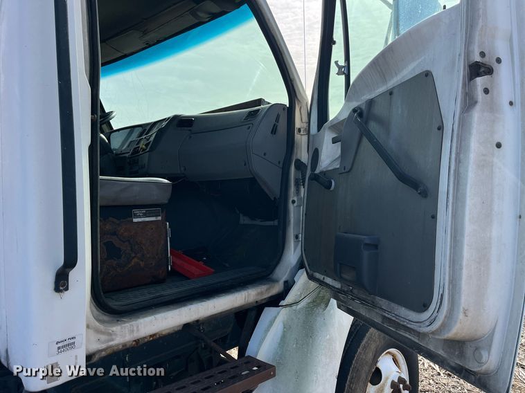 image for item LD9838 1998 Ford L8000  truck cab and chassis