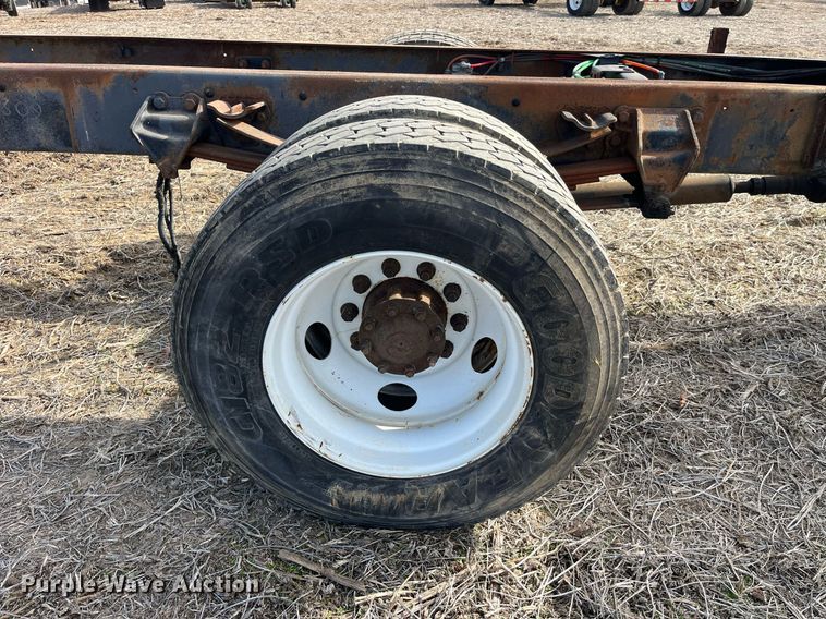 image for item LD9838 1998 Ford L8000  truck cab and chassis