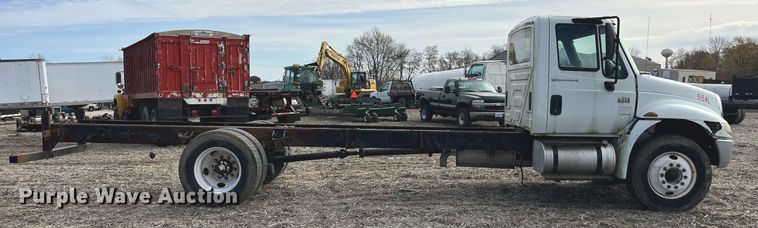 image for item LD9839 2003 International 4300  truck cab and chassis