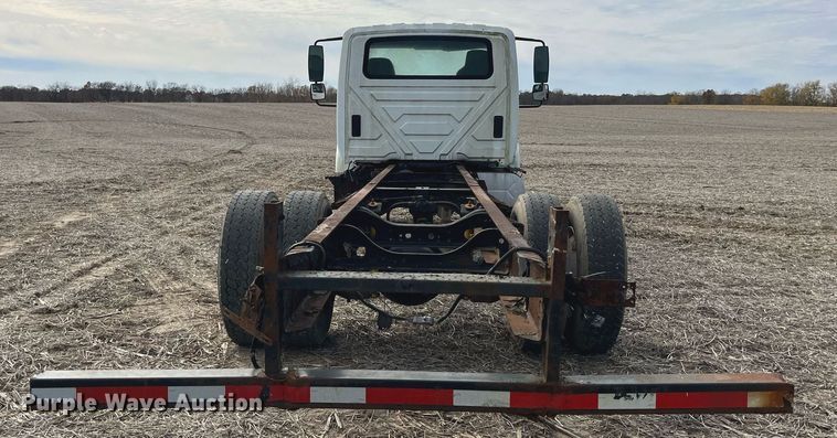 image for item LD9839 2003 International 4300  truck cab and chassis