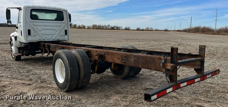 image for item LD9839 2003 International 4300  truck cab and chassis