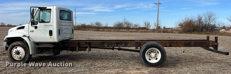 image for item LD9839 2003 International 4300  truck cab and chassis