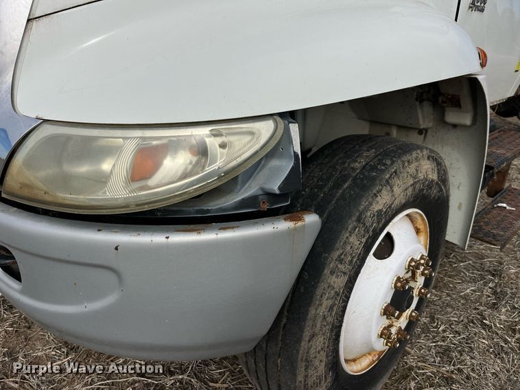 image for item LD9839 2003 International 4300  truck cab and chassis