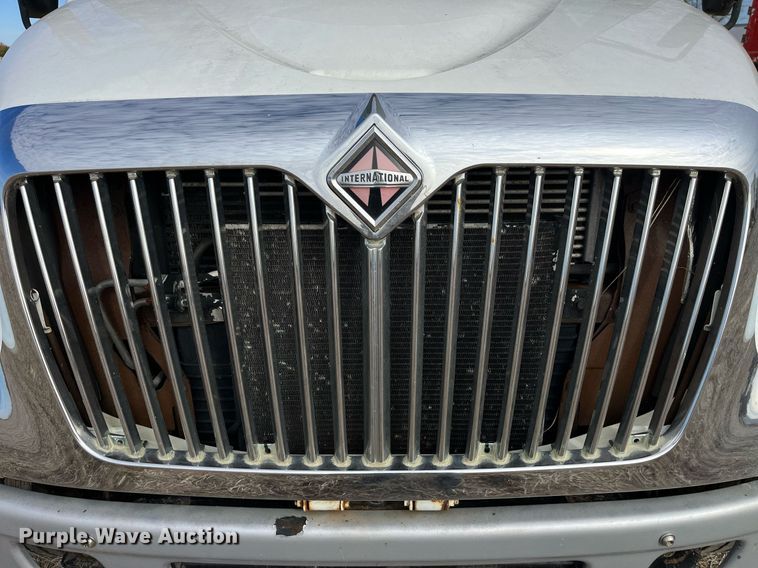 image for item LD9839 2003 International 4300  truck cab and chassis