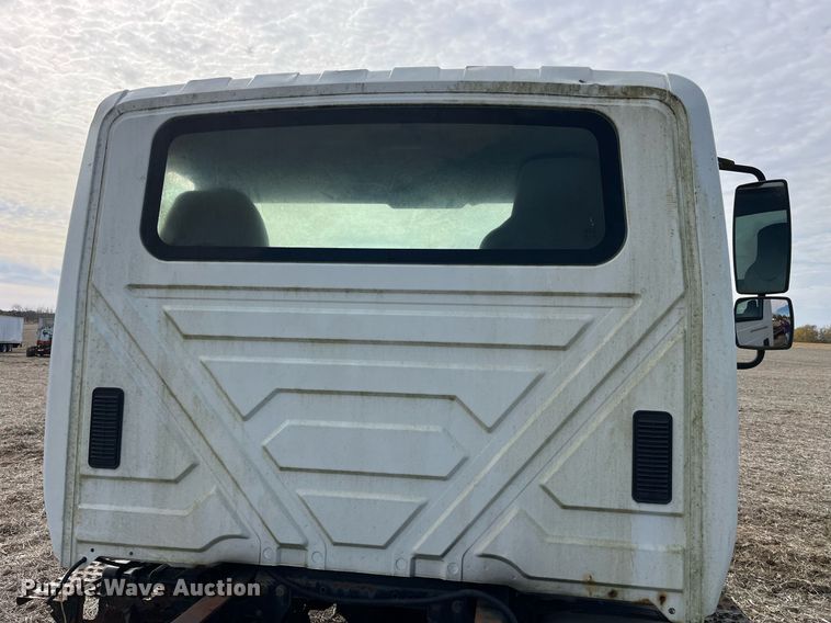 image for item LD9839 2003 International 4300  truck cab and chassis