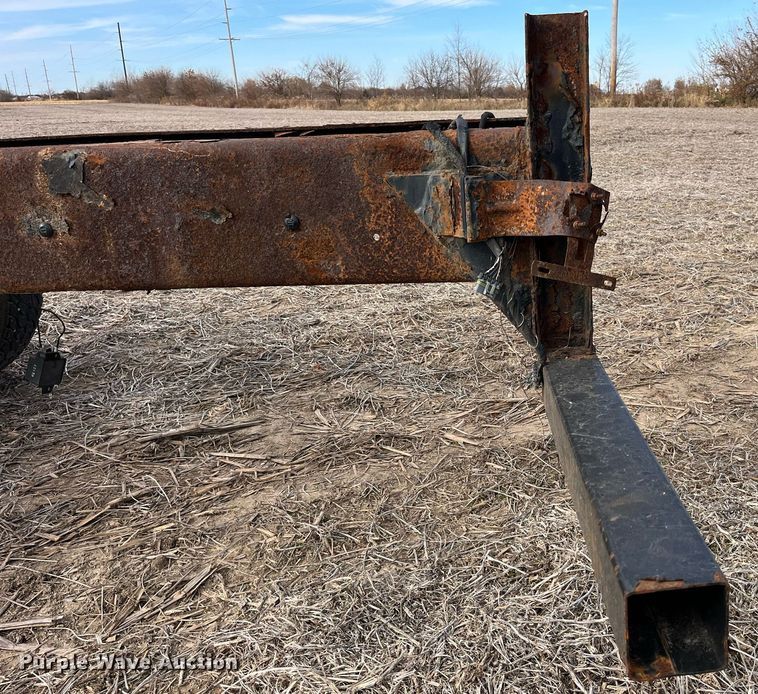 image for item LD9839 2003 International 4300  truck cab and chassis