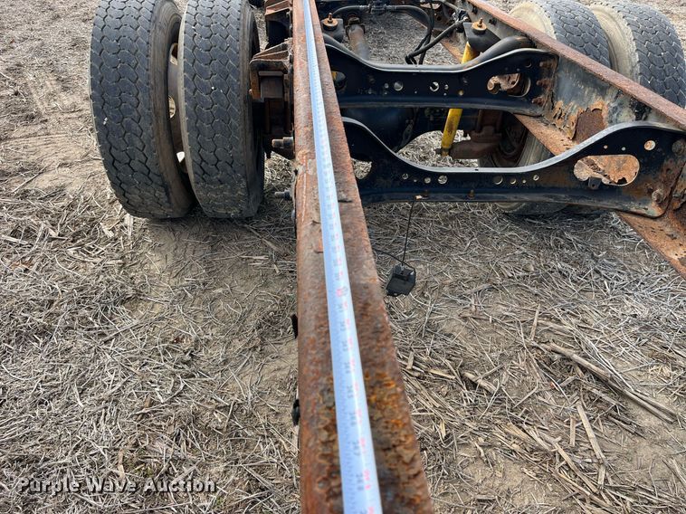 image for item LD9839 2003 International 4300  truck cab and chassis