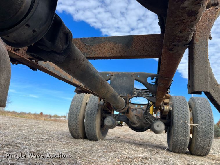 image for item LD9839 2003 International 4300  truck cab and chassis