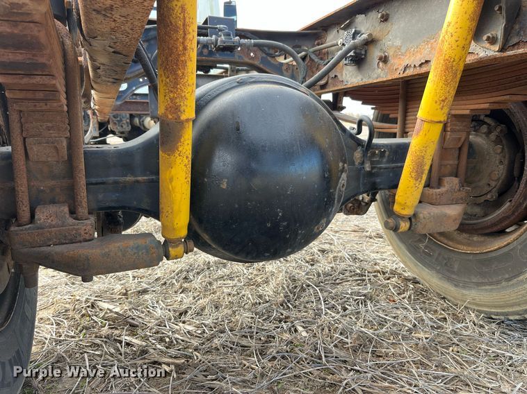 image for item LD9839 2003 International 4300  truck cab and chassis