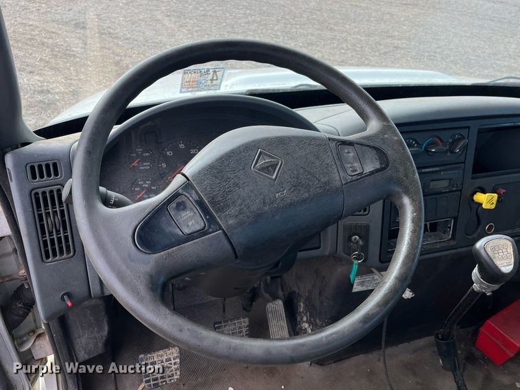 image for item LD9839 2003 International 4300  truck cab and chassis