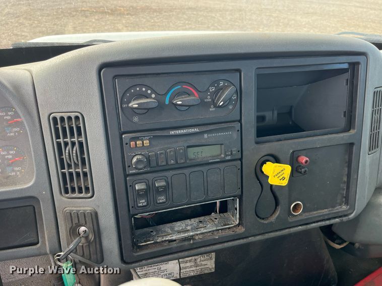 image for item LD9839 2003 International 4300  truck cab and chassis