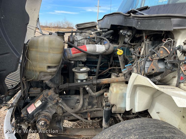 image for item LD9839 2003 International 4300  truck cab and chassis