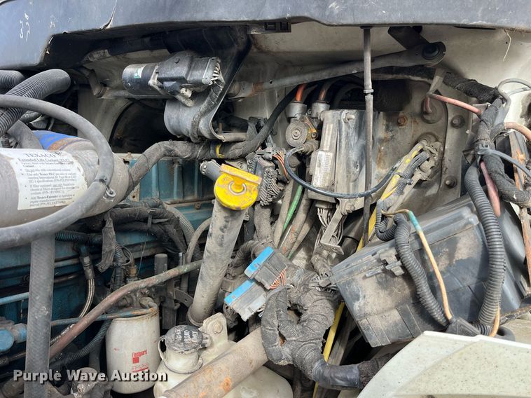 image for item LD9839 2003 International 4300  truck cab and chassis