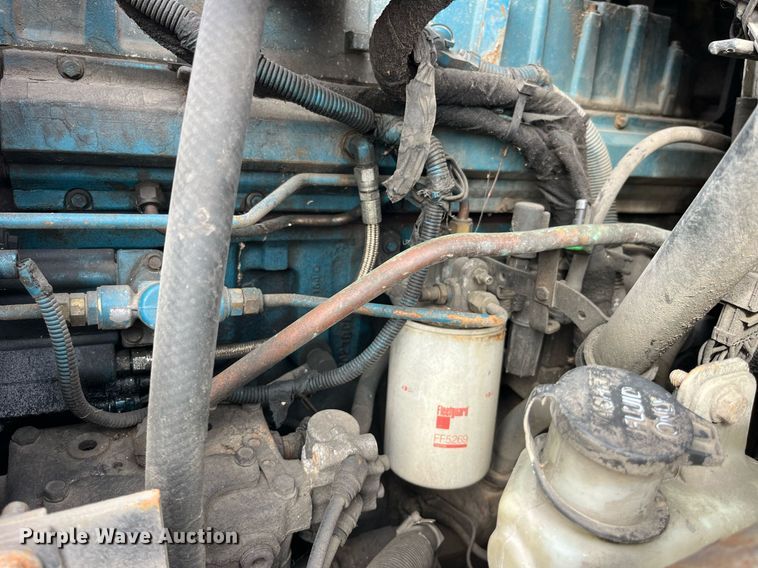 image for item LD9839 2003 International 4300  truck cab and chassis