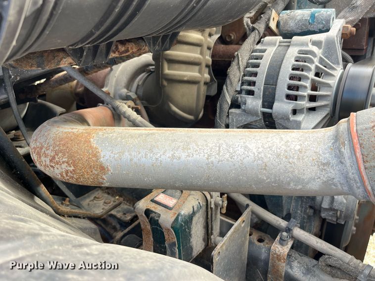 image for item LD9839 2003 International 4300  truck cab and chassis