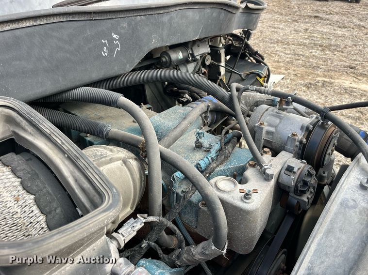 image for item LD9839 2003 International 4300  truck cab and chassis