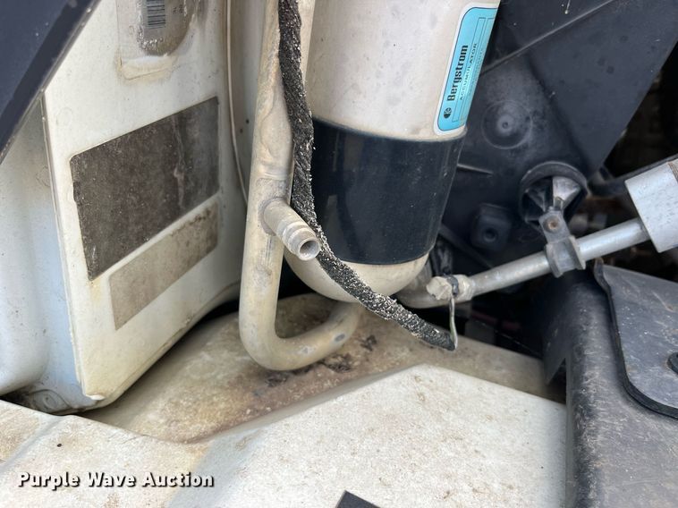 image for item LD9839 2003 International 4300  truck cab and chassis