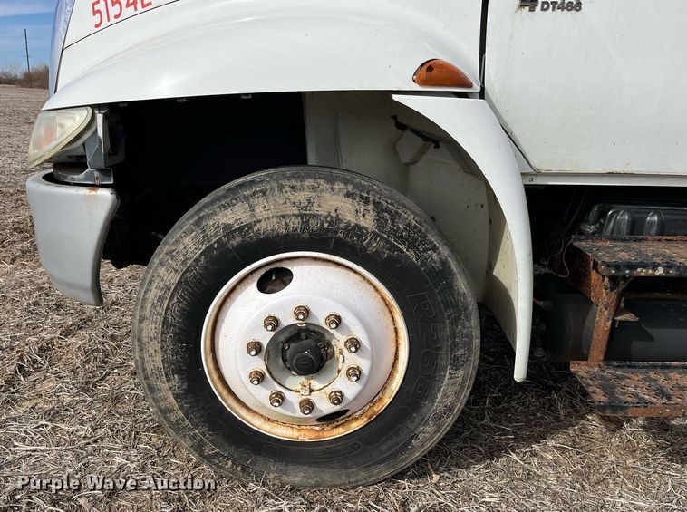 image for item LD9839 2003 International 4300  truck cab and chassis