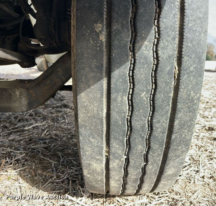 image for item LD9839 2003 International 4300  truck cab and chassis