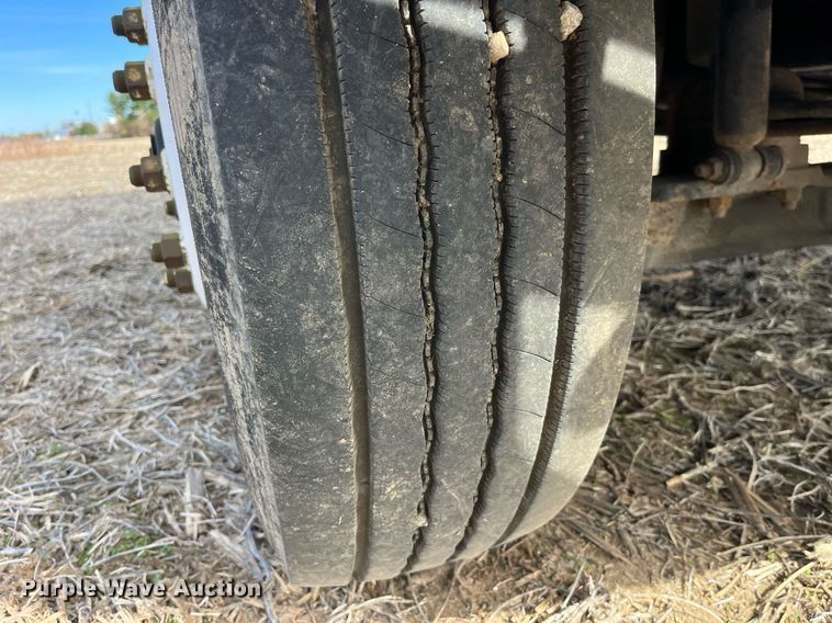 image for item LD9839 2003 International 4300  truck cab and chassis