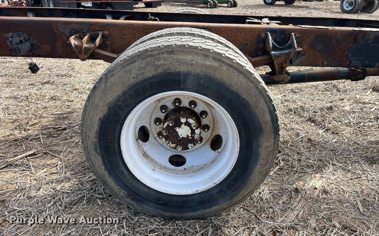 image for item LD9839 2003 International 4300  truck cab and chassis