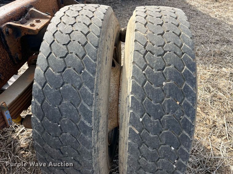 image for item LD9839 2003 International 4300  truck cab and chassis