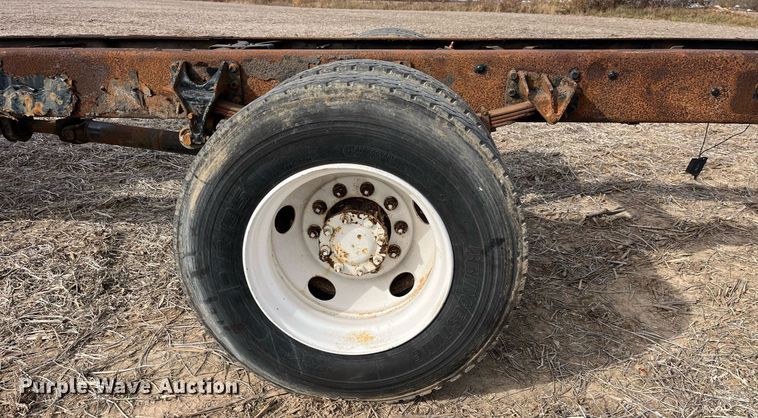 image for item LD9839 2003 International 4300  truck cab and chassis