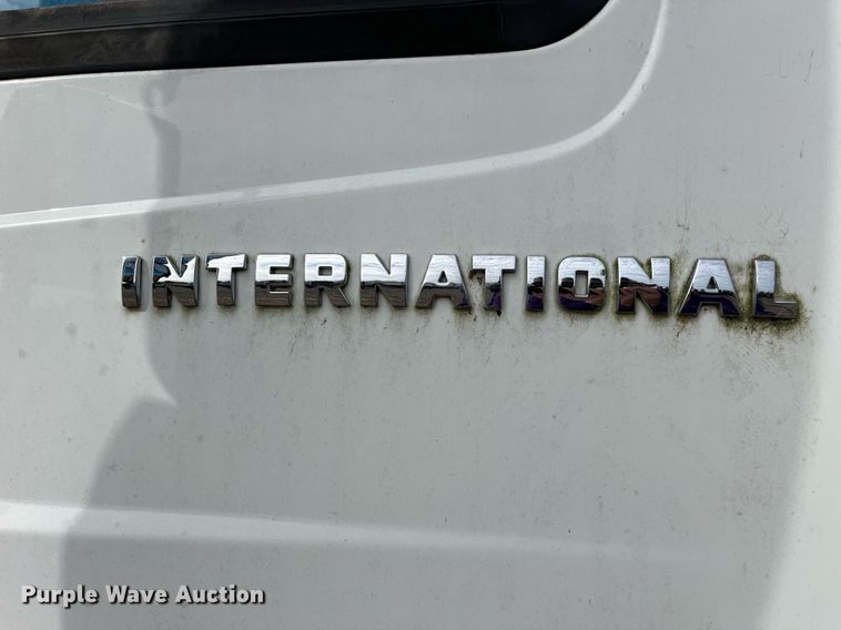 image for item LD9839 2003 International 4300  truck cab and chassis